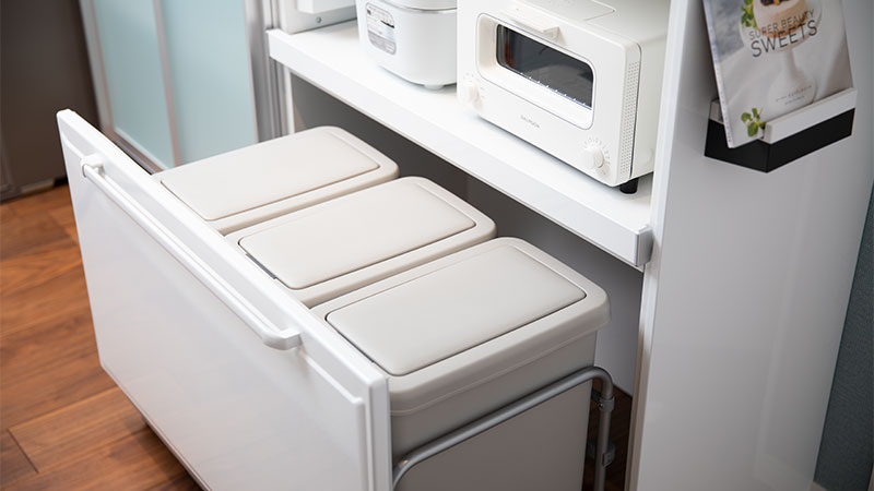 タカラスタンダードの食器棚・カップボードはダストボックスを隠せます