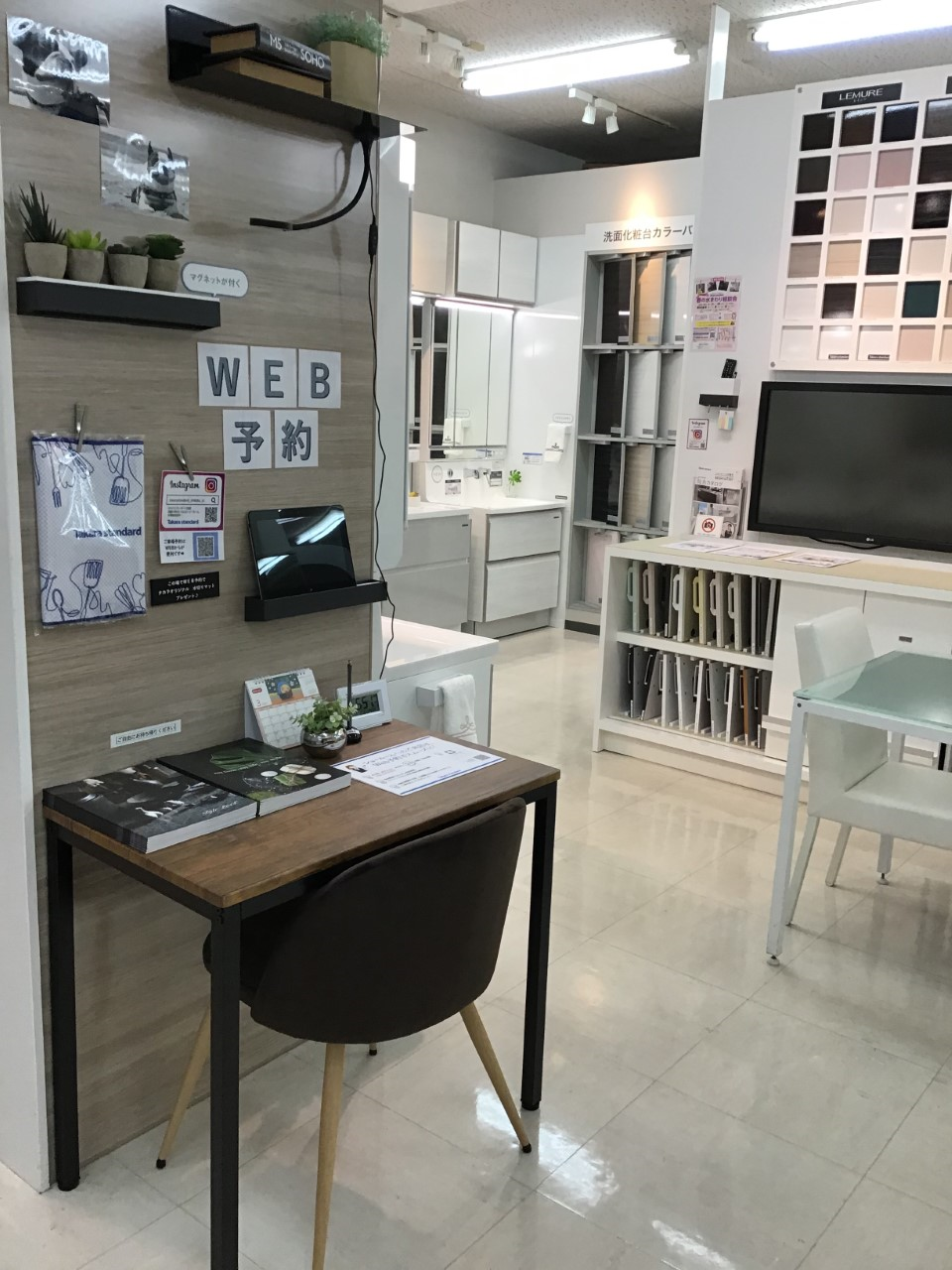 インテリアパネルで在宅ワークコーナーをイメージしました。