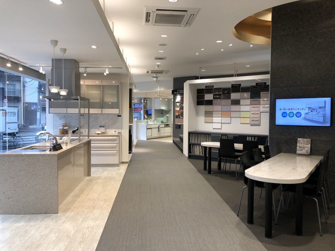 キッチン・浴室。洗面化粧台・トイレの展示がございます。