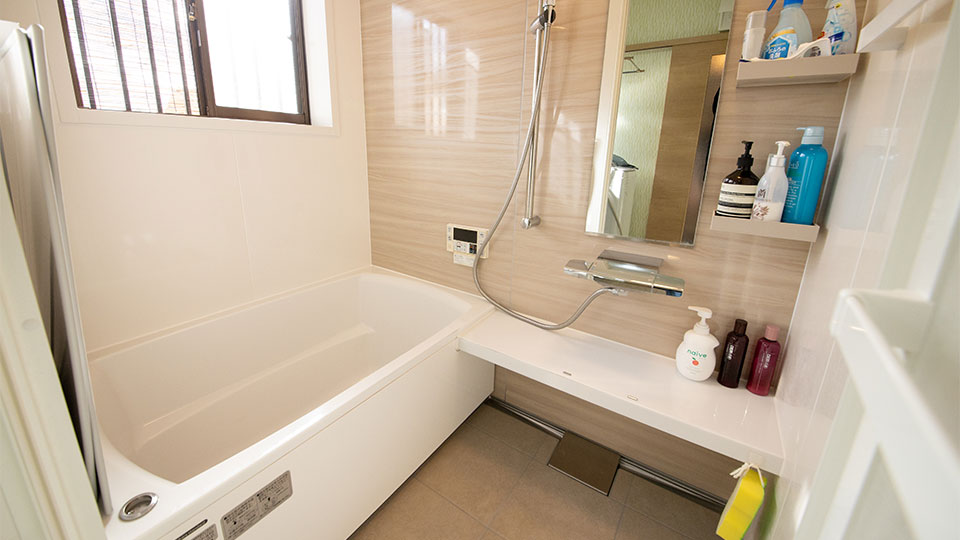 【費用約105万円】日々のお手入れをしやすい浴槽へ