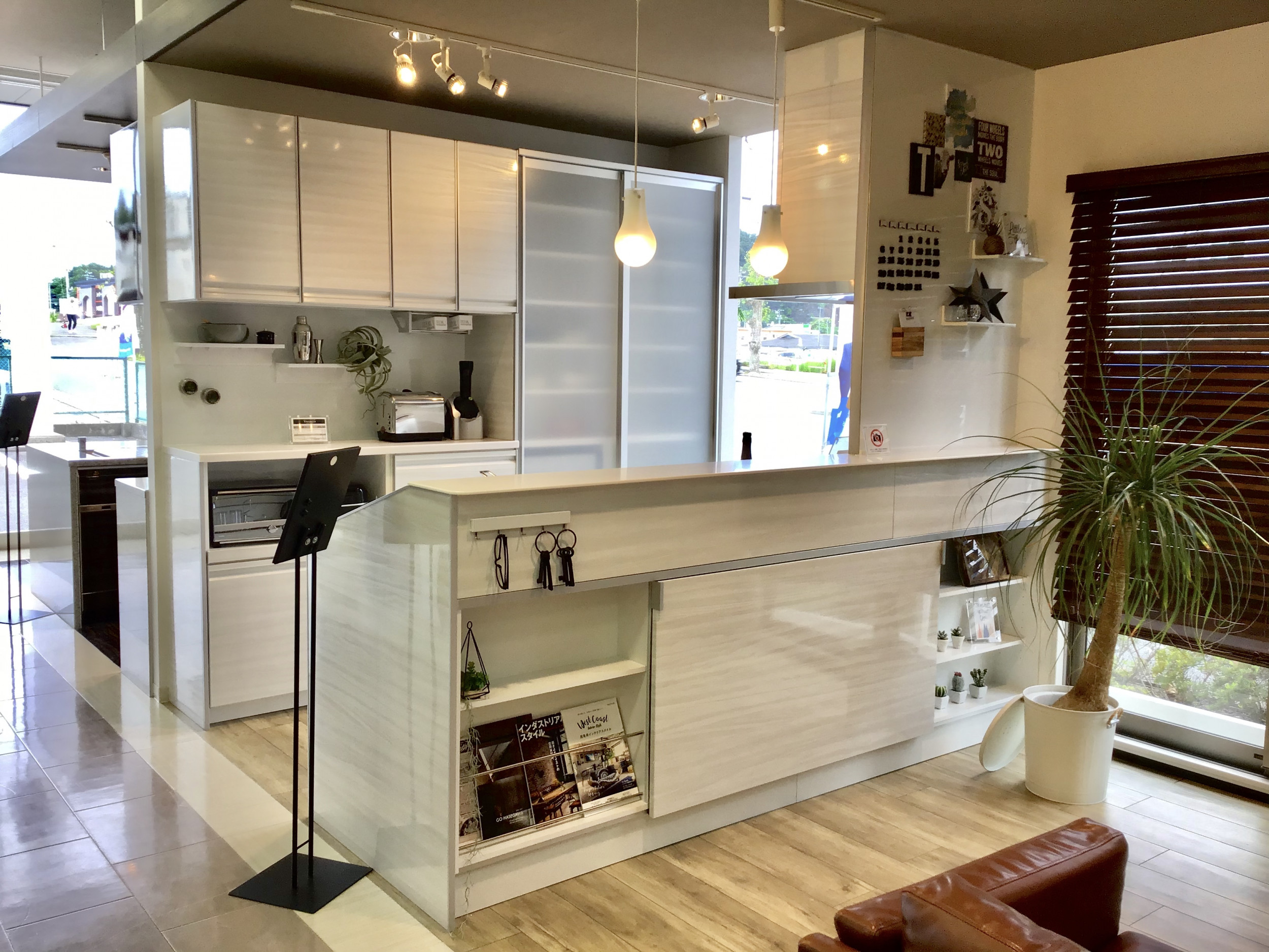 キッチン トレーシア I型 ペニンシュラ型 対面式 レイアウトの設置イメージ いわきショールーム タカラスタンダード