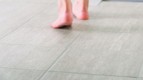 浴室(浴槽)の床はどう選ぶ？床材の種類や特徴・汚れの原因別掃除のコツ