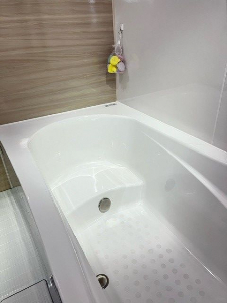 ベンチ付きの浴槽はお子様との入浴にもオススメです。