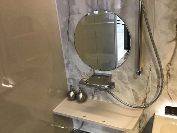 人気の丸型ミラーもございます♪