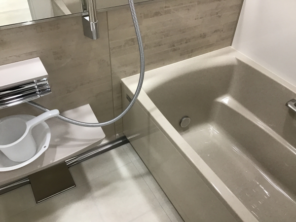 ベージュを基調としたコーディネートで、温かみがあります♪