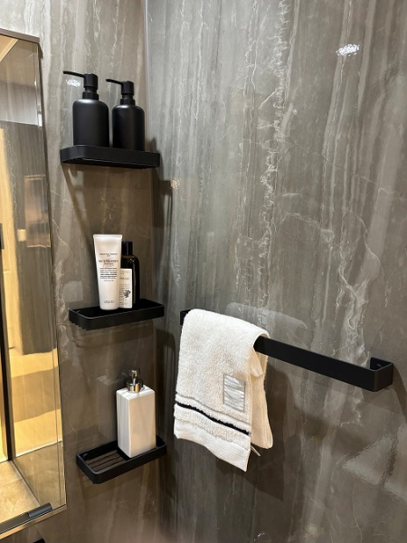 ブラックアイテムが新登場しました。