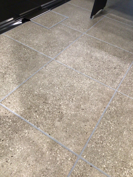 新色のピエトラグレージュです♪