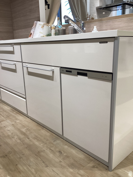 食洗機はフレームレスでデザイン◎