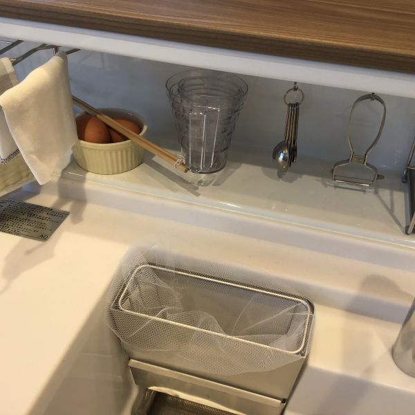 収納の中もホーロー仕様なので、濡れたものも、気にせずに置けます。