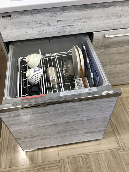 255cmのキッチンに「幅60cｍ」の食洗器が設置できるのはタカラだけ！