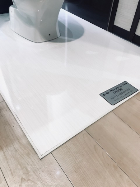 フロア用ホーローパネル。汚れもサッとひと拭きです。