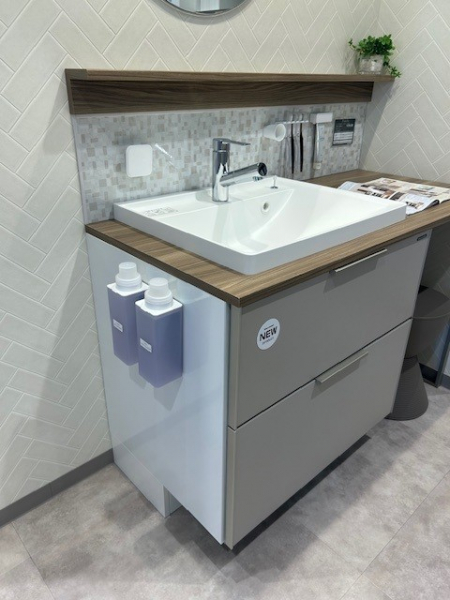 ホーローキャビネットなら側面にもマグネットで収納できます♪