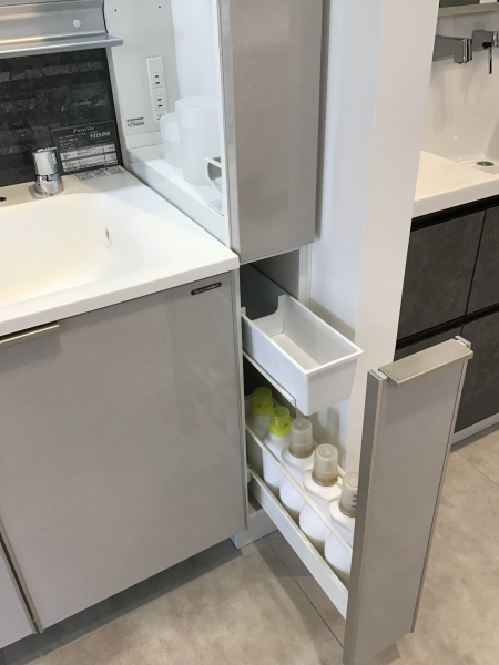 15ｃｍ幅のトールユニット下段はボトル収納に最適♬