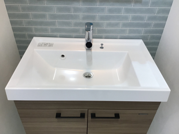 右側には使い勝手の良い物置スペース♬