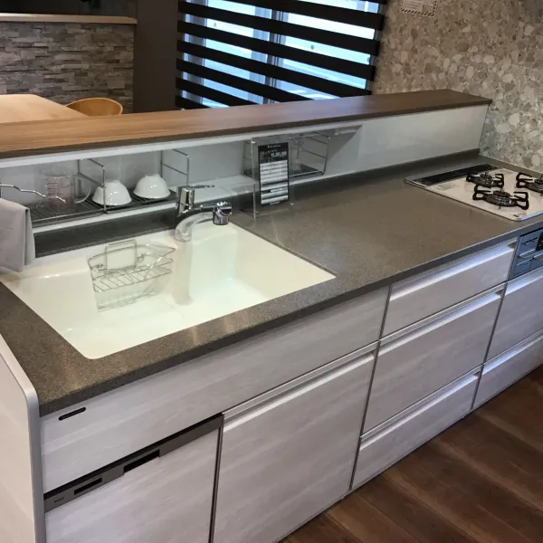 キッチン トレーシア I型・ペニンシュラ型（対面式）レイアウト