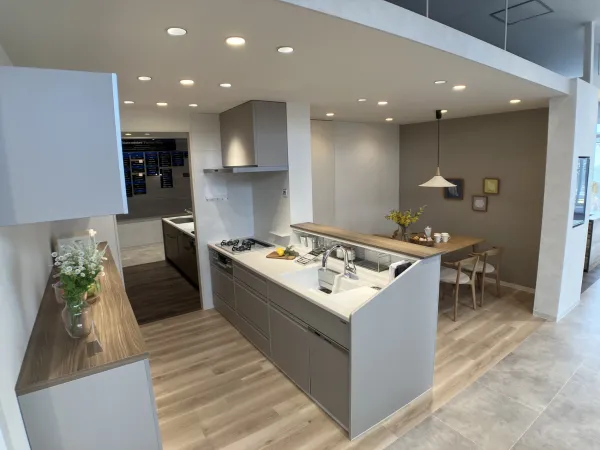 キッチン トレーシア I型・ペニンシュラ型（対面式）レイアウト