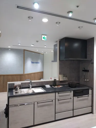 ◆展示未使用品/タカラスタンダード/対面型システムキッチン/W1860mm/木目調/食洗機/IH/レンジフード/シャワー水栓/天板フィレオストーン◆ ◇展示未使用品⁄タカラスタンダード⁄対面型システムキッチン⁄W1900mm