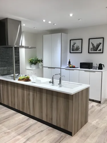 【新品未開封】初版！あたりのキッチン! 1.2 レミューシリーズのキッチン展示品一覧 | タカラスタンダード