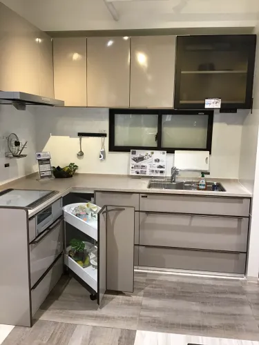 【新品未開封】初版！あたりのキッチン! 1.2 レミューシリーズのキッチン展示品一覧 | タカラスタンダード