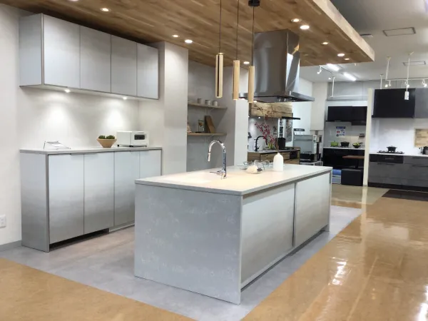 キッチン レミュー アイランド型レイアウト 白磁 SK2941の展示品