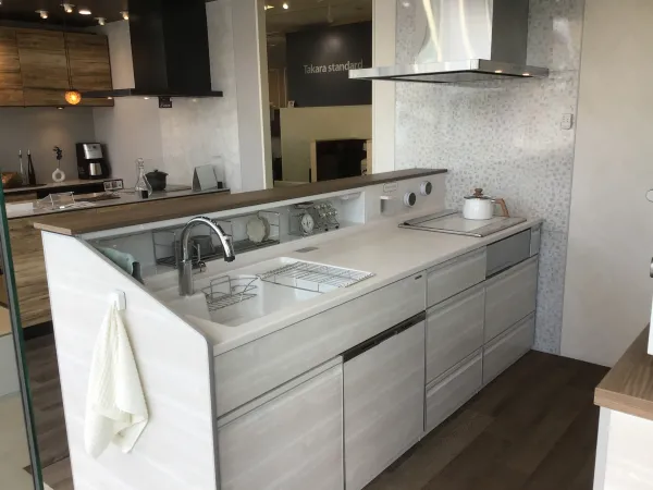 【古角志奈帆】お皿2枚セット（グレー系・ベージュ系） 古角志奈帆（陶） 洋花文皿（小）(錆び） | Galeria Mamica shop