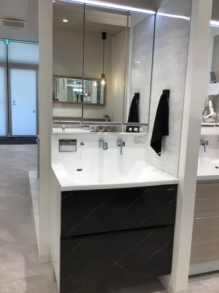 洗面台（洗面所） エリーナ 間口75cm マルキーナブラック SU2661の展示