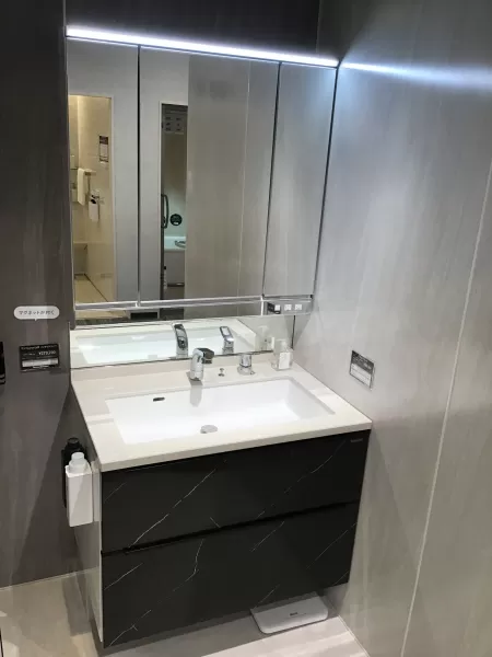 C47◆未使用◆展示品◆洗面化粧台◆タカラスタンダード◆大理石◆KVK◆タオルハンガー付◆シャワー水栓◆リフォーム最適 洗面化粧台 展示品の通販