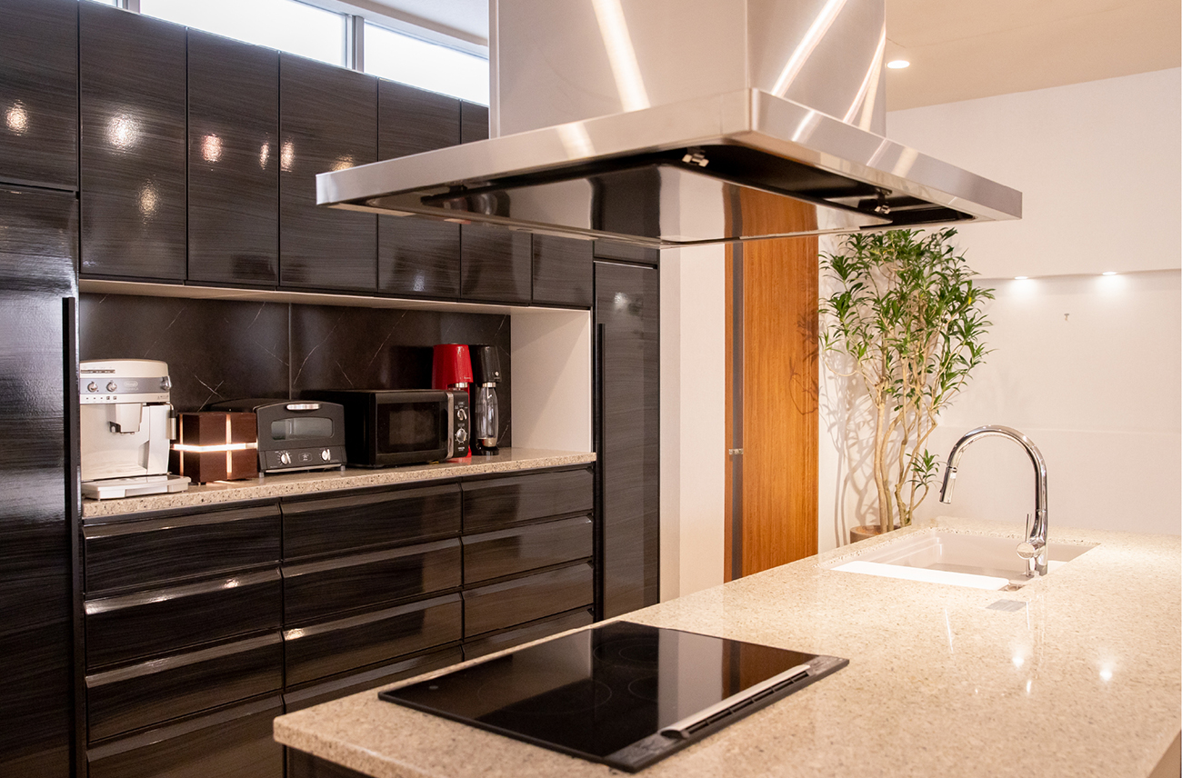 Kitchen / Washstand