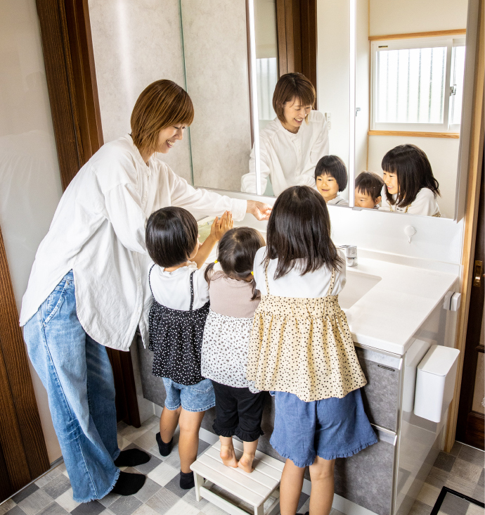 家族が多くても広々使える収納力も抜群の洗面化粧台