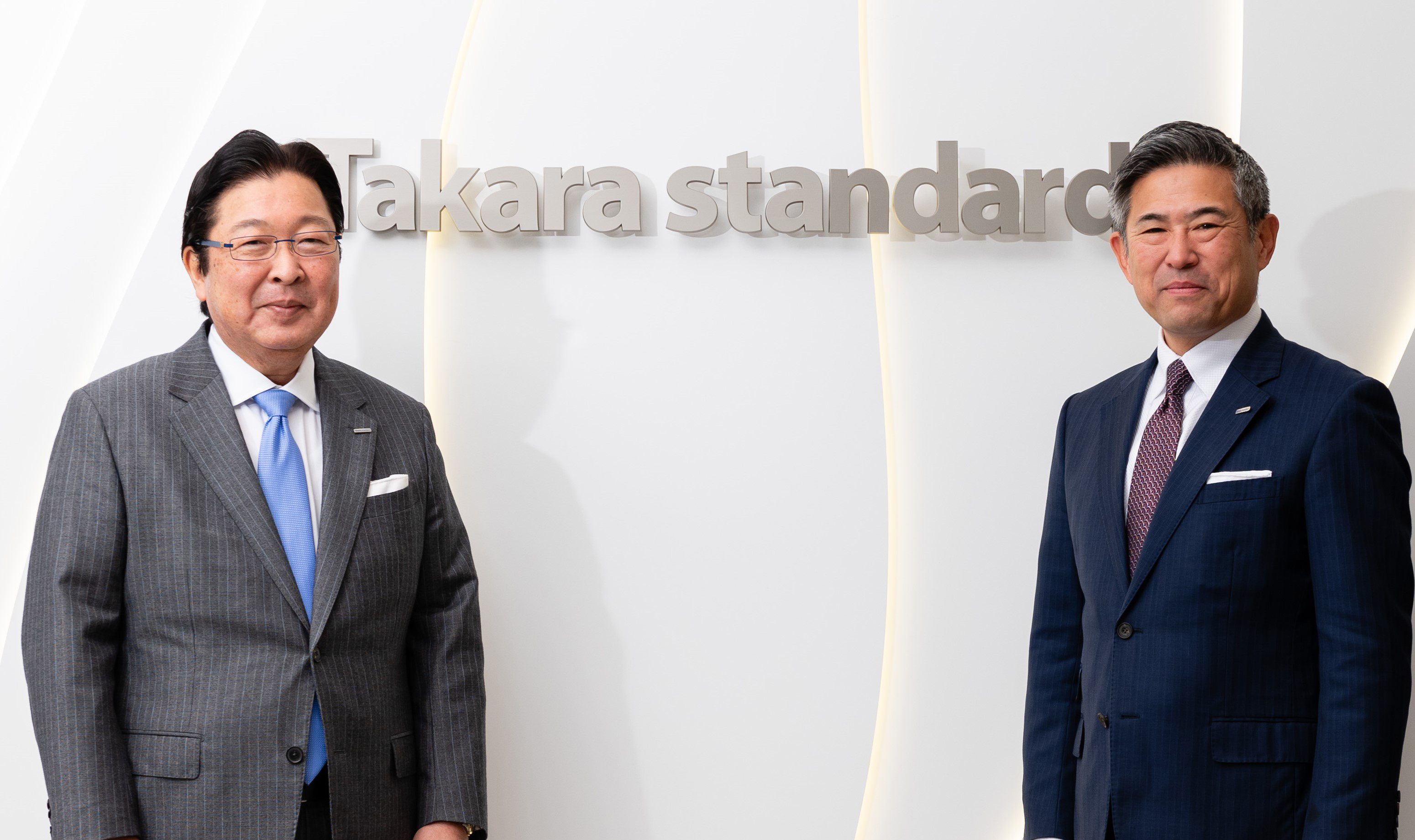 （写真左）代表取締役会長 渡辺岳夫 （写真右）代表取締役社長 小森大