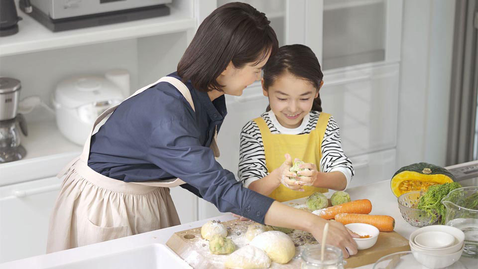 子どもと一緒に料理を楽しむ、子育て世代のキッチン