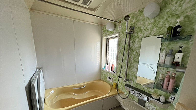 1350×2100の浴室。洗い場側が非常に長い。