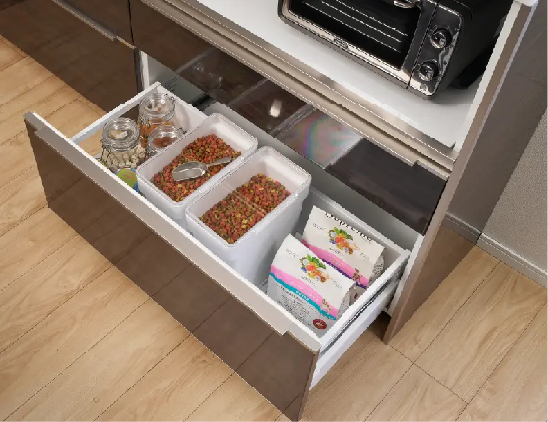 こんなにたくさん僕たちの食事があるなんて、とても嬉しいニャン。