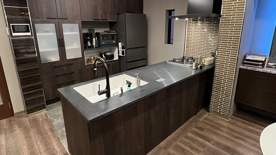 ドラマ「あなたがしてくれなくても」で採用されました!岩田剛典さん・田中みな実さん演じる、新名家の自宅にリフィットが登場。