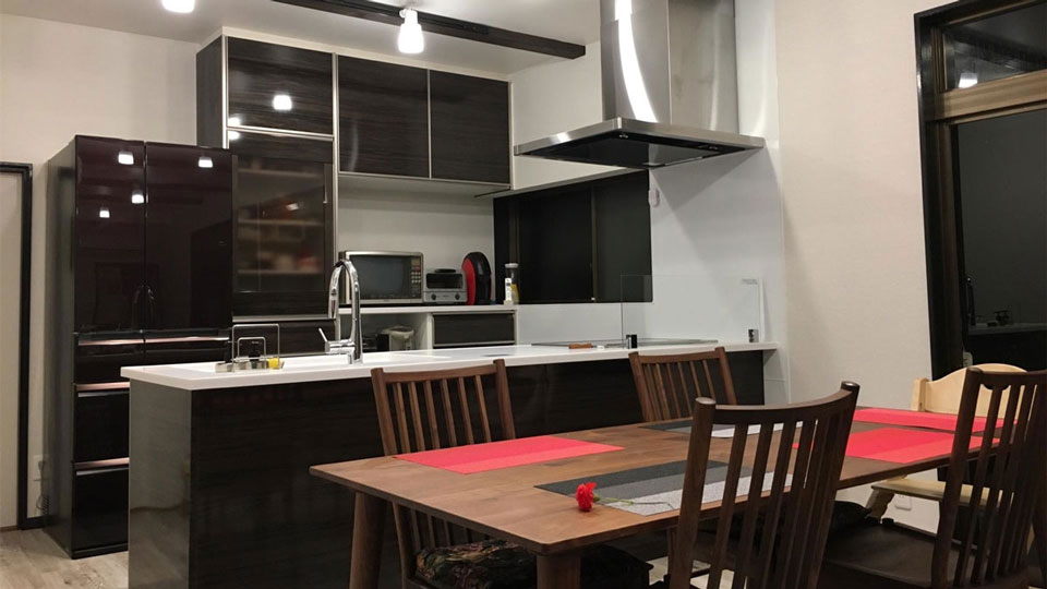 暮らしの質を高めるハイグレードなキッチン空間(戸建て)